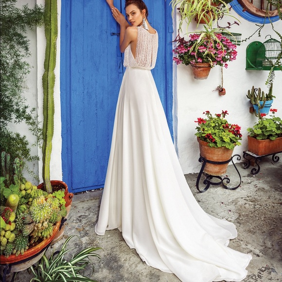 FLOWER DREAM A-line wedding dress, veil+hair decor - Picture 2 of 11